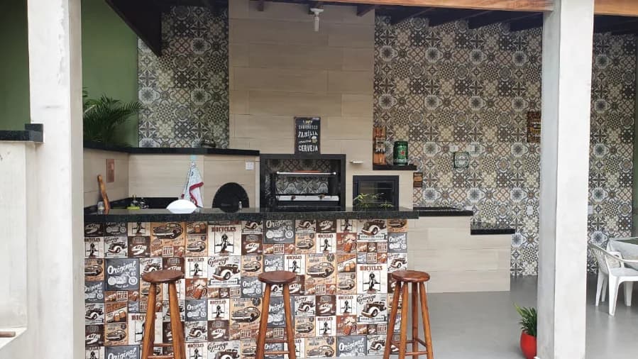 Churrasqueira em tijolinho com revestimento em ladrilho